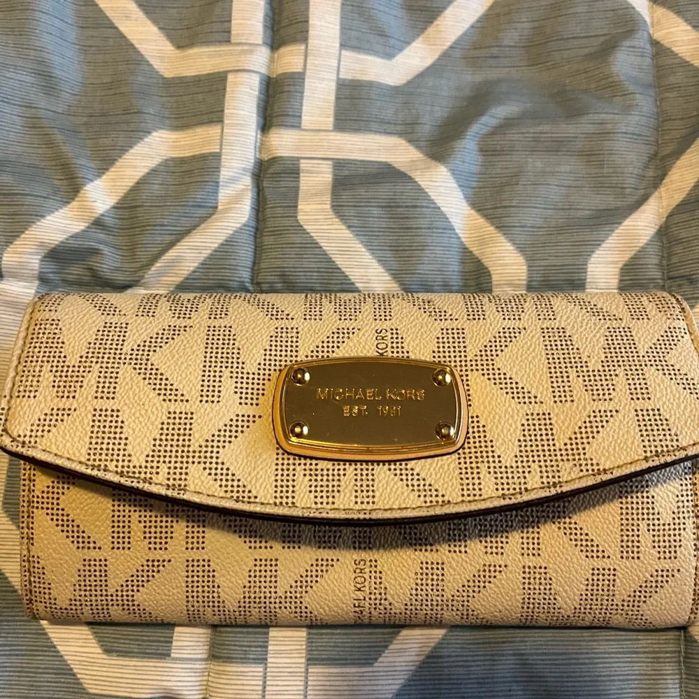 Michael Kors wallet for women’s - Picture 7 of 8